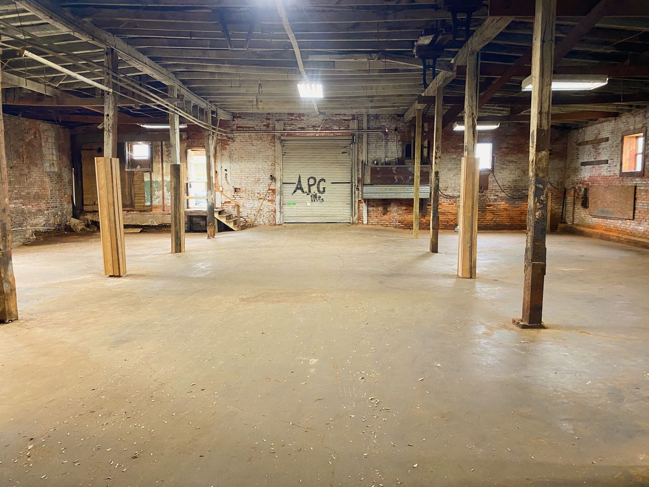 Maysville: 530 Sims St, Maysville, GA 30558